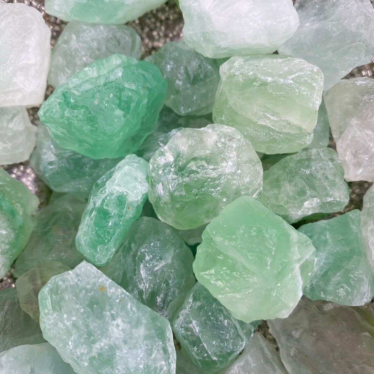 neginfluor_raw_fluorite